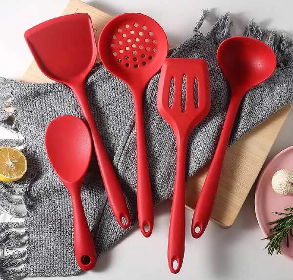 The-Versatility-Of-Silicone-Kitchen-Utensils-A-Comprehensive-Guide.jpg