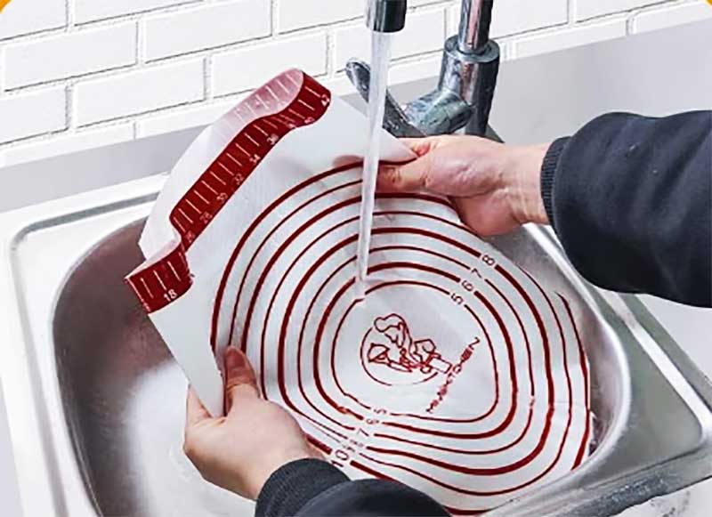 How-to-clean-silicone-baking-mats.jpg