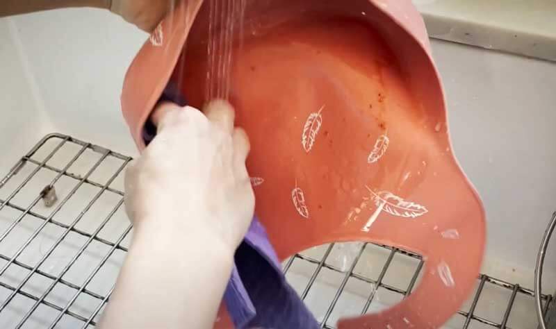 How-to-Clean-Your-Sticky-Silicone-Bibs-1.jpg