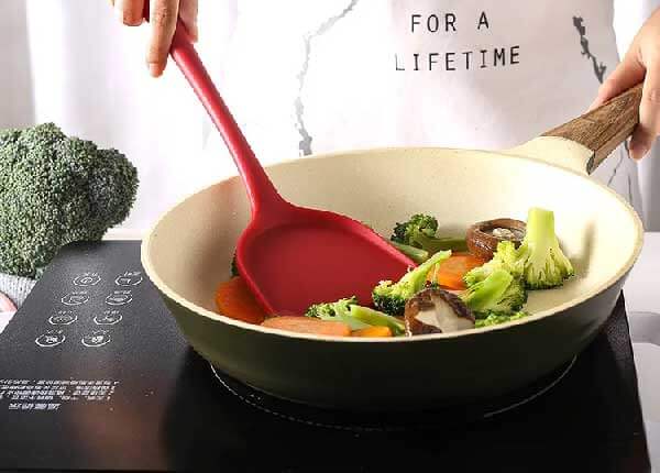 Does-Silicone-Utensils-Leach-Chemicals.jpg