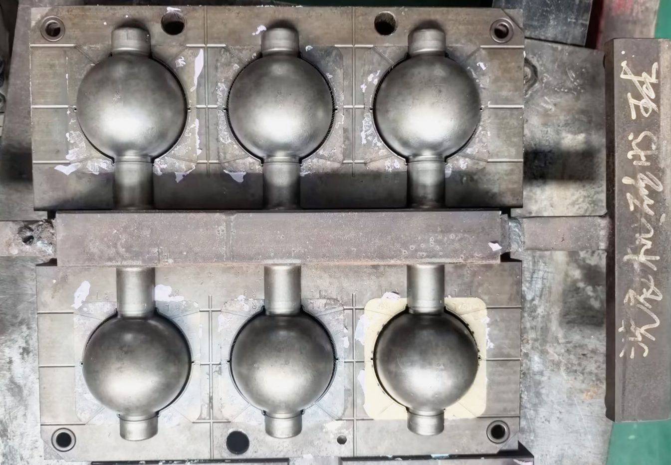 From Concept to 800,000 Units — How Mitour Engineered a Custom Silicone Laundry Brush Ball for Korea's Dr.LAUNDRY
