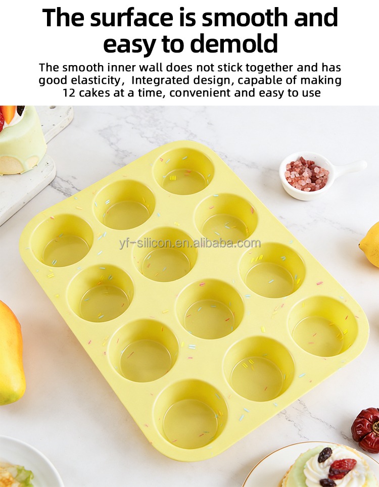 12-Cup Silicone Muffin Pan (5).jpg