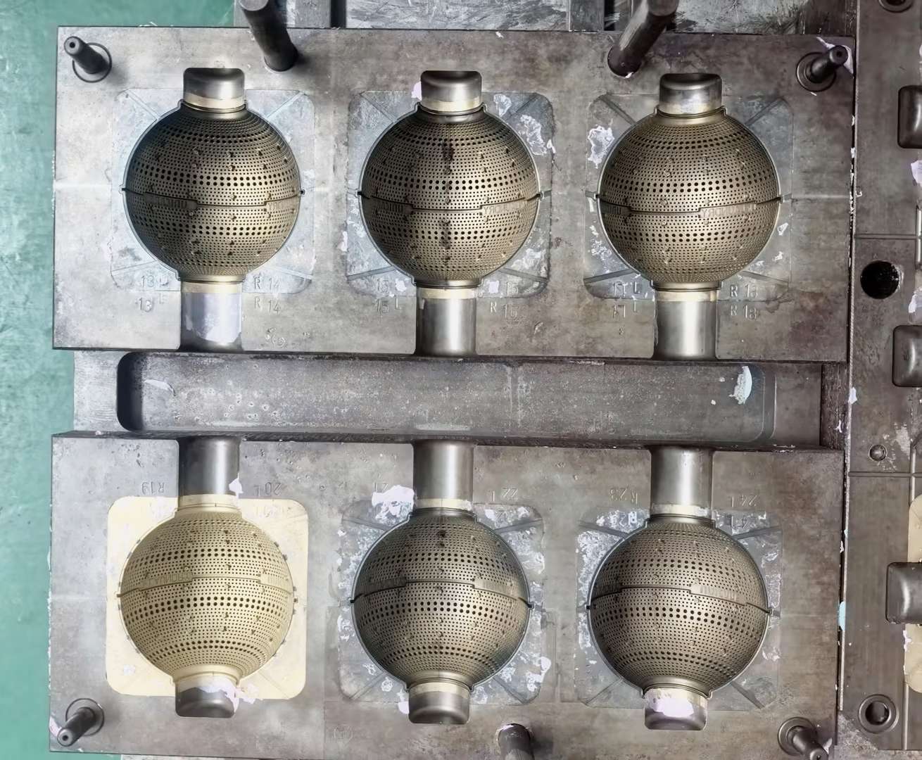 From Concept to 800,000 Units — How Mitour Engineered a Custom Silicone Laundry Brush Ball for Korea's Dr.LAUNDRY