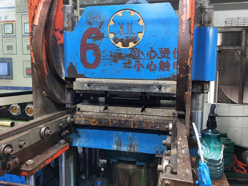 Silicone-Compression-Molding-Machine.jpg